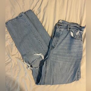 Abercrombie 90s Straight Ultra High Rise Jean
Size 32/14 Long